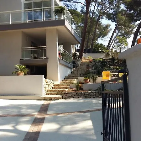 Bobnell Apartment